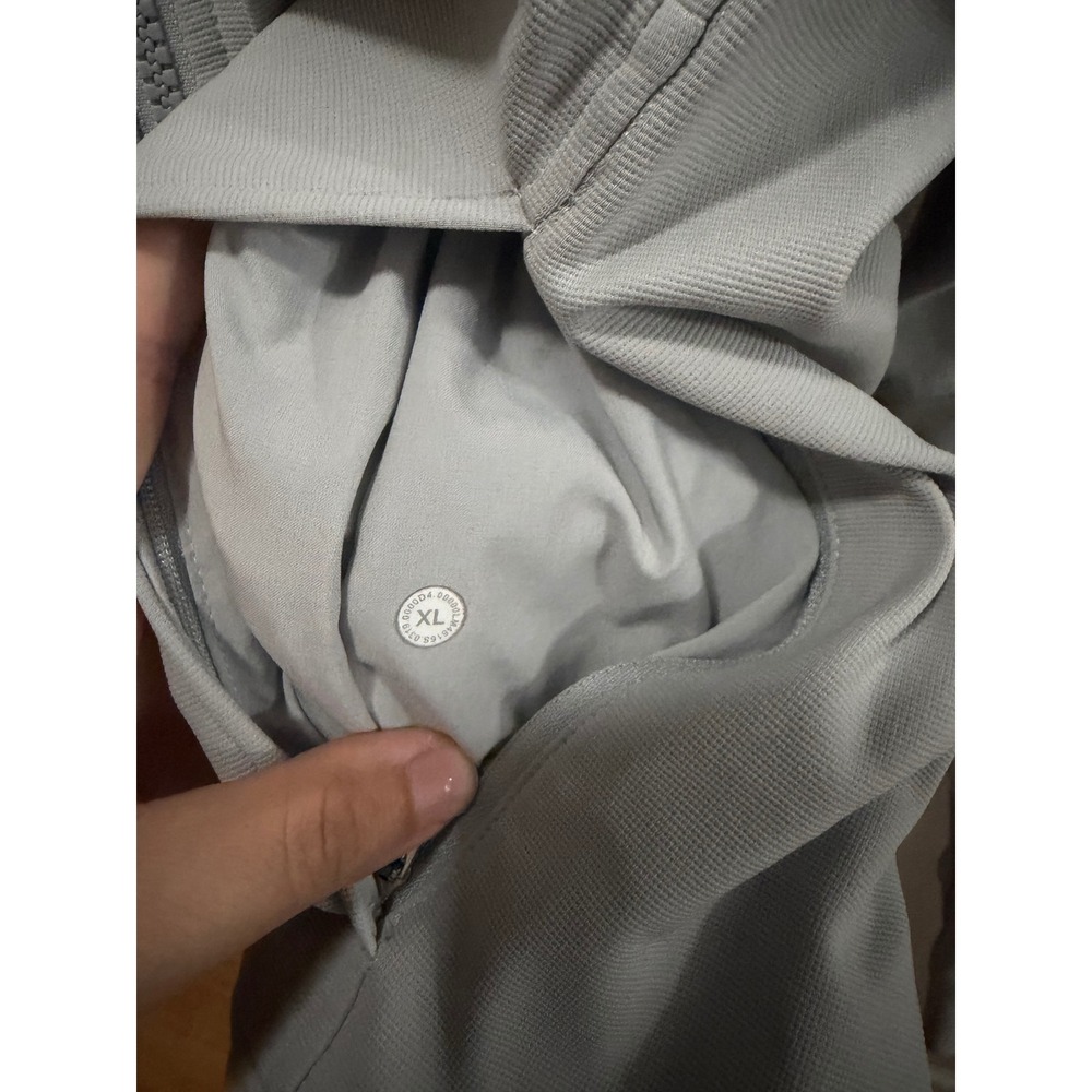Lululemon Sojourn Jacket Mens XL Light Grey Full Zip Luxtreme Mock Neck M3416S - Picture 3 of 5
